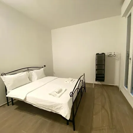Via Galliera Apartment